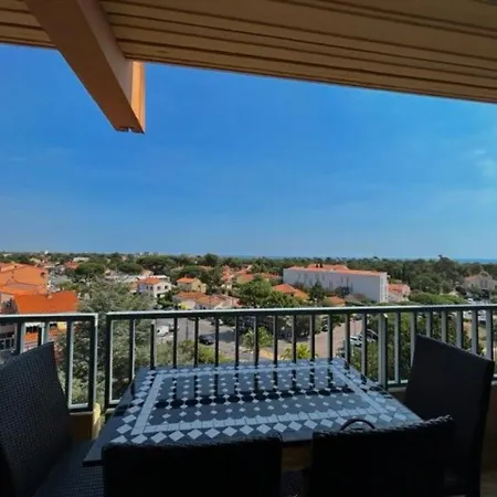Apartamento T2 Avec Parking Sécurisé à 200m De La - Fr-1-388-178 *